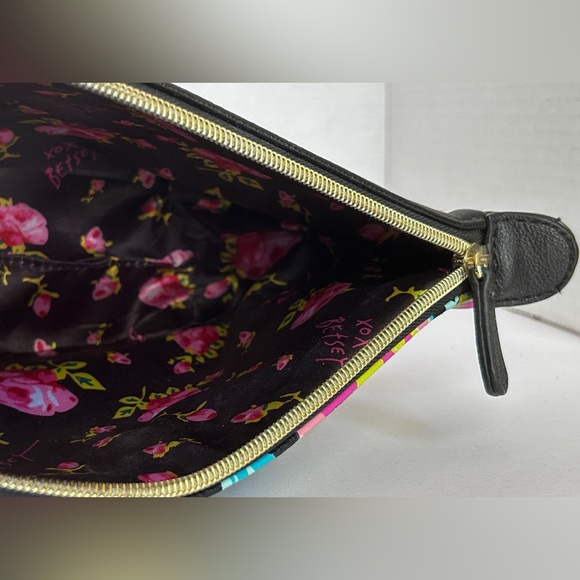 Betsy Johnson Cosmetic Bag / Wristlet - Floral, Black & White - Picture 4 of 13